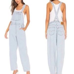 Levi’s Jeans/ women’s baggy overalls Light Blue